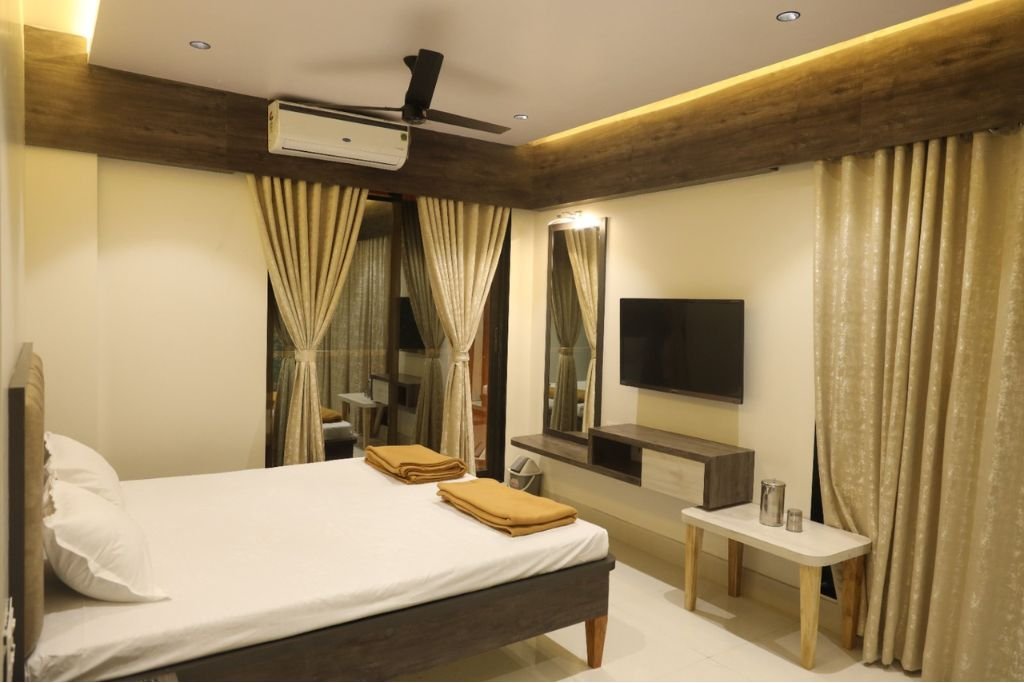 Deluxe Room with Garden Pool View - Image 2